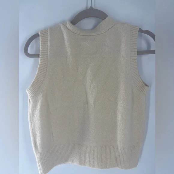 Jessica Simpson Cream Floral V-Neck Sweater Vest - Picture 6 of 8